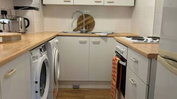 Apartment, 1 Bedroom, Patio | Laundry