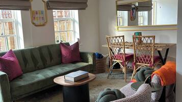 Apartment, 1 Bedroom, Patio | Living room