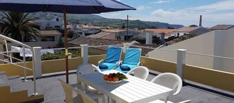 Gloria's House 3 bedrooms in center ofthe village of Lagoa