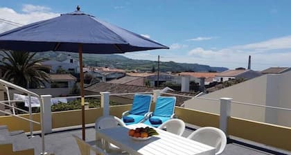 Gloria's House 3 bedrooms in center ofthe village of Lagoa