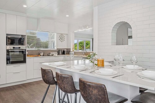 Tihi Time - Great Deck, Spa Pool & Games Room