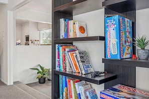 Interior - Tihi Time - Great Deck, Spa Pool & Games Room (Rotorua)