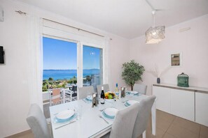 Dining - Villa Alya View - Three Bedroom Villa, Sleeps 6 (Mparmpati)