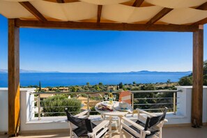 Outdoor dining - Villa Alya View - Three Bedroom Villa, Sleeps 6 (Mparmpati)