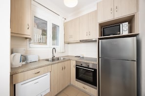 Fridge, microwave, oven, dishwasher - Villa Alya View - Three Bedroom Villa, Sleeps 6 (Mparmpati)