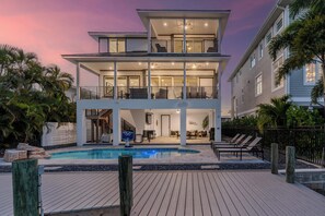 Exterior - 🌴Private Pool | Canal Front with Stunning Views | Elevator | Cask and Cocoa🌴 (Fort Myers Beach)