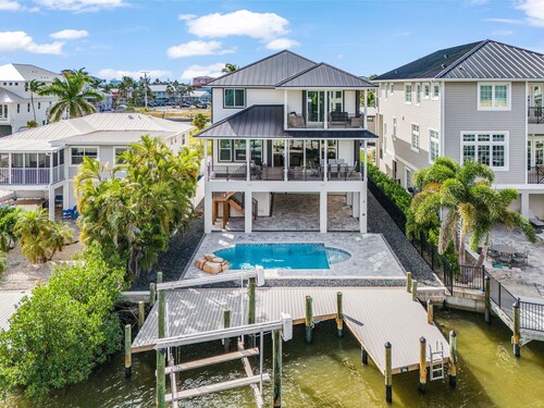 🌴Private Pool | Canal Front with Stunning Views | Elevator | Cask and Cocoa🌴