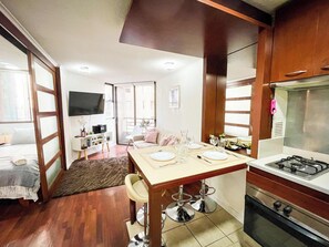 2 makuuhuonetta, silitysrauta/-lauta, Wi-Fi, vuodevaatteet