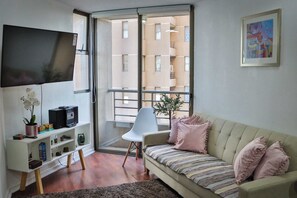 Televisio, DVD-soitin, työhuone