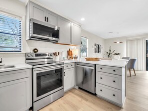 Fridge, microwave, oven, stovetop - ⭐Ground Floor - 2 Pools - Covered Balcony - Beachwood Villas 1G⭐ (Santa Rosa Beach)