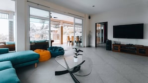 Villa, 4 chambres, accessible aux personnes à mobilité réduite, fumeurs | Salle de séjour