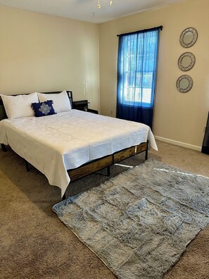 4 bedrooms, iron/ironing board, free WiFi, bed sheets - Spacious 4-bedroom house in tranquil Memphis with a pool and game room (Memphis)