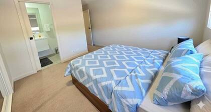 Stylish 2BR Retreat Near UC & Belconnen Mall