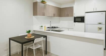 Stylish 2BR Retreat Near UC & Belconnen Mall