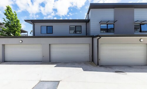 Stylish 2BR Retreat Near UC & Belconnen Mall