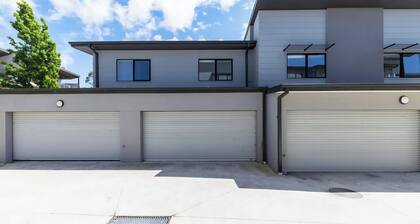 Stylish 2BR Retreat Near UC & Belconnen Mall