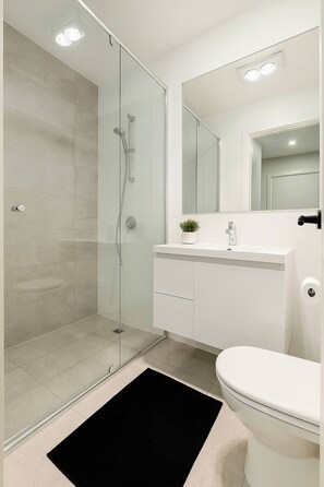 House, 2 Bedrooms | Bathroom - Stylish 2BR Retreat Near UC & Belconnen Mall (Canberra)
