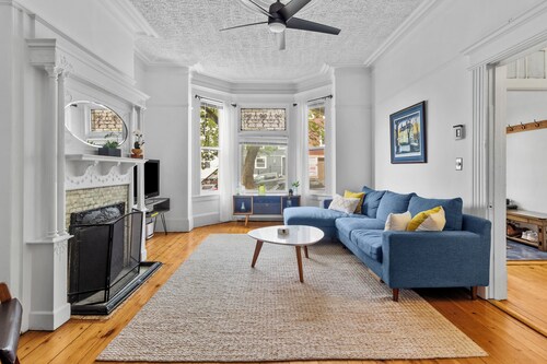 Modern Downtown Oasis