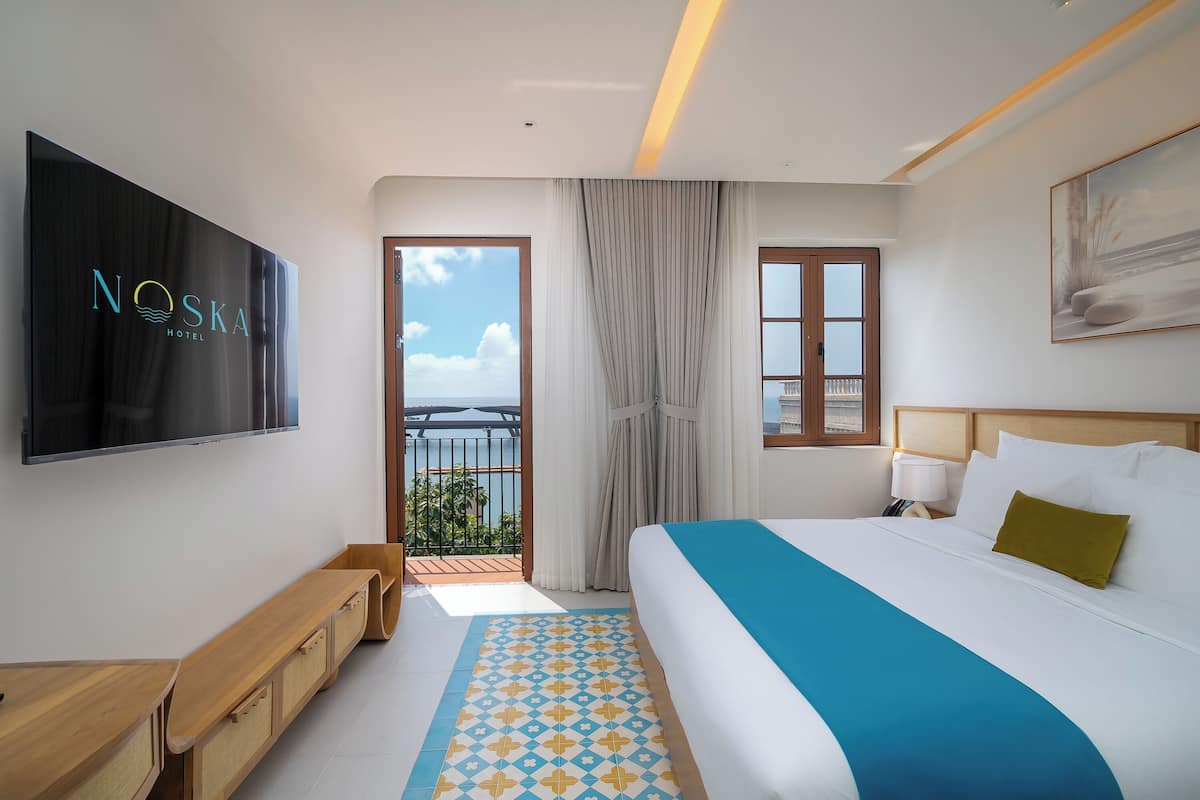 Balcony Suite Firework Ocean View | Desk, laptop workspace, blackout curtains, soundproofing