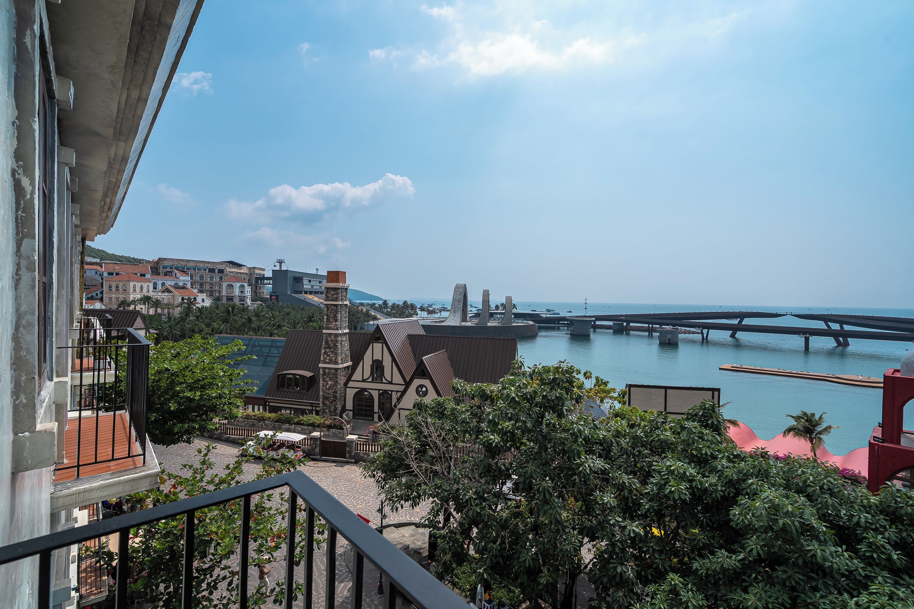 Junior Double or Twin Room, Partial Ocean View | Desk, laptop workspace, blackout drapes, soundproofing