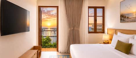 Balcony Suite Firework Ocean | Desk, laptop workspace, blackout drapes, soundproofing