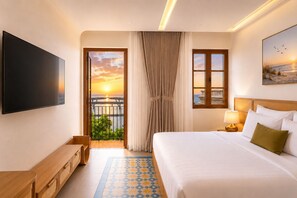 Balcony Suite Firework Ocean | Minibar, desk, laptop workspace, blackout drapes - Noska Hotel (Phu Quoc)