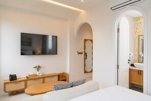 Window Suite Firework Ocean | Minibar, desk, laptop workspace, blackout drapes - Noska Hotel (Phu Quoc)