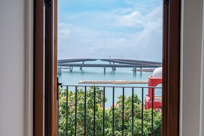 Balcony Suite Firework Ocean | Minibar, desk, laptop workspace, blackout curtains