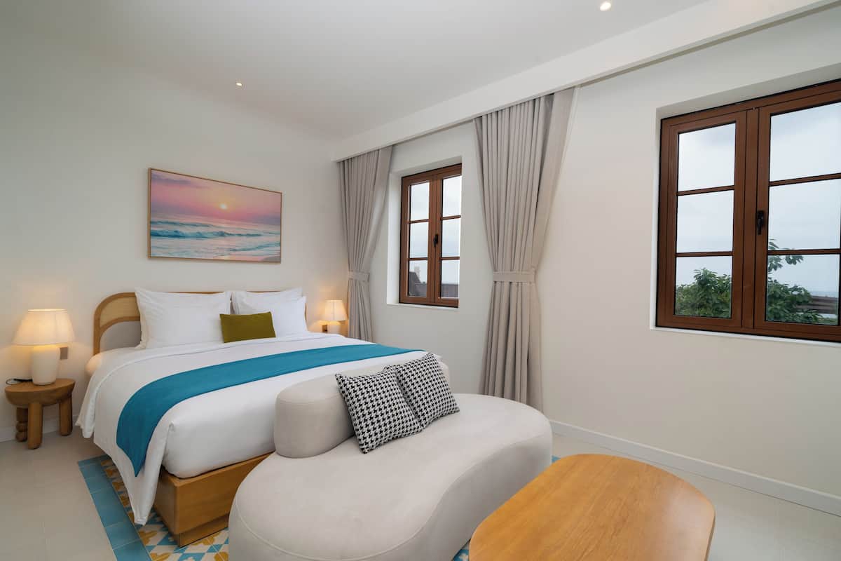 Junior Suite Firework Ocean View | Desk, laptop workspace, blackout curtains, soundproofing