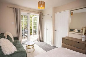 2 habitaciones, tabla de planchar con plancha, wifi y ropa de cama 