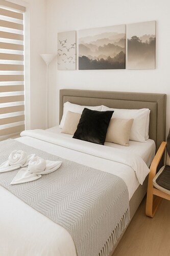 Stylish Studio w/ Balcony & Mt. Arayat View – Azure North