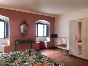 2 bedrooms, iron/ironing board, WiFi, bed sheets - Maison traditionnelle au cœur d'Estremoz (Estremoz)