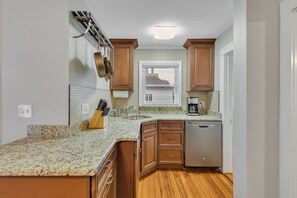 Fridge, microwave, oven, stovetop - The Game House Arcade – West Hartford (West Hartford)