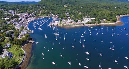 Historic Condo in Downtown Camden, steps to Harbor