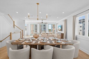 Dining - Saltwater Serenity: 4th of July week available as a Friday or Saturday check in (Mexico Beach)