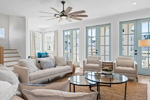 TV - Saltwater Serenity: 4th of July week available as a Friday or Saturday check in (Mexico Beach)