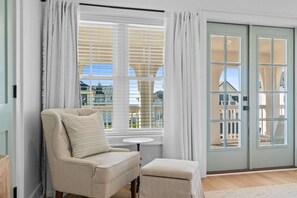 TV - Saltwater Serenity: 4th of July week available as a Friday or Saturday check in (Mexico Beach)