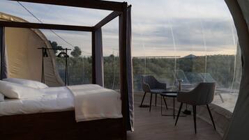 Luxe beddengoed, donzen dekbedden, een minibar, gratis wifi