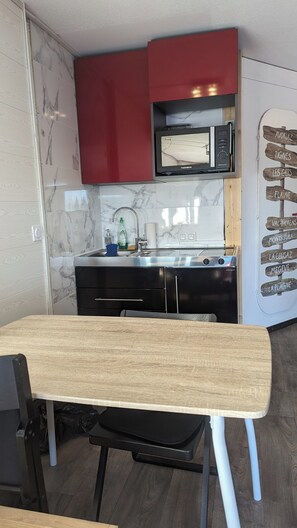 Fridge, microwave, oven, stovetop - Studio close to amenities (avoriaz)