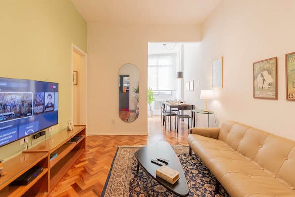 Living area - Spacious and comfortable on Copacabana Beach (Rio de Janeiro)