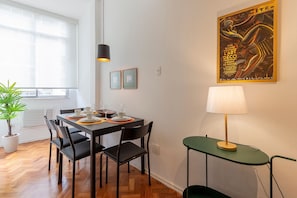 Dining - Spacious and comfortable on Copacabana Beach (Rio de Janeiro)
