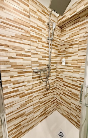 Hair dryer, towels, soap, toilet paper - Casa Kiara takes you to the heart of Domodossola (Domodossola)