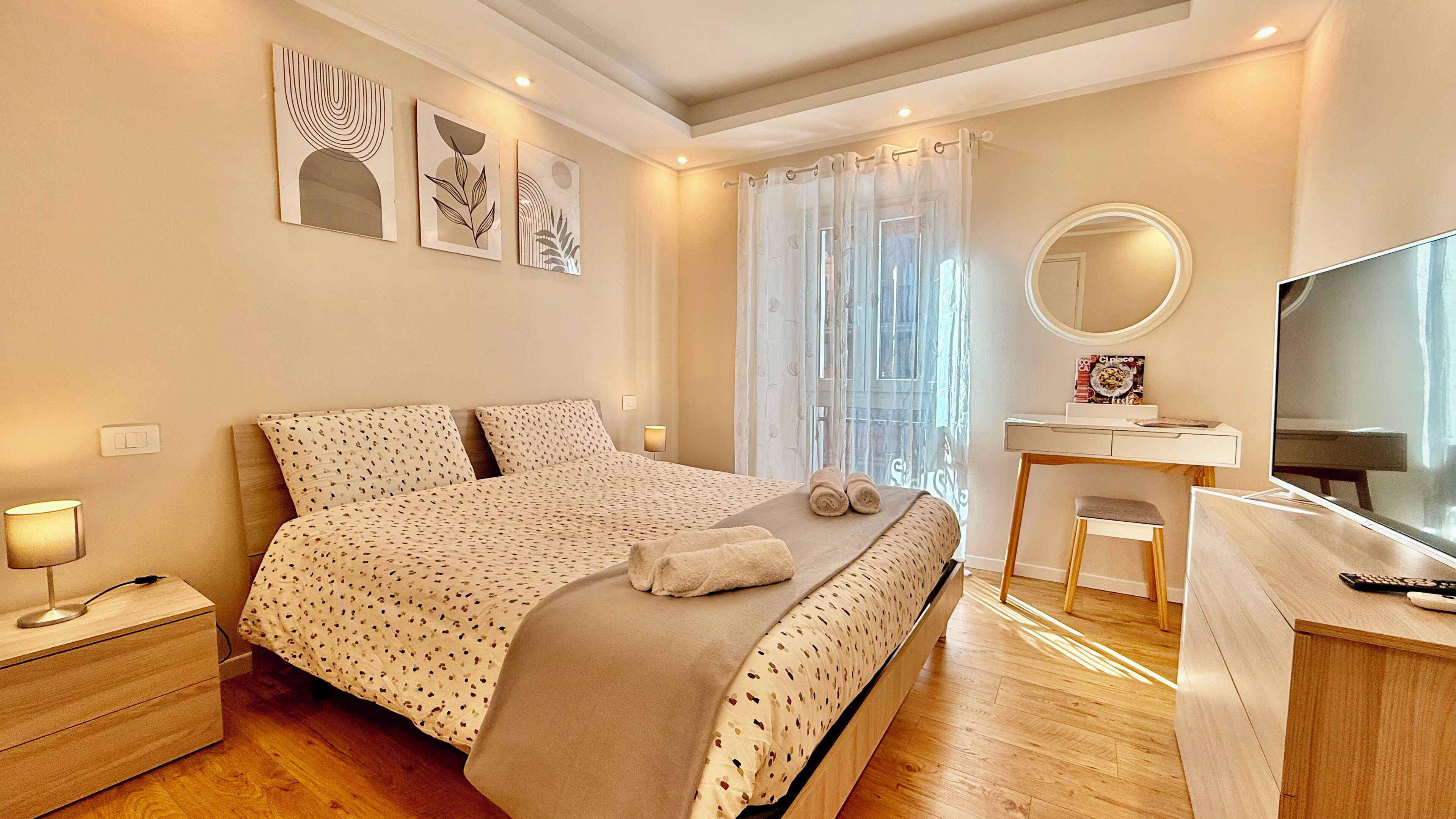 2 camere, una scrivania, ferro/asse da stiro, Wi-Fi gratuito