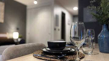 Verdunkelungsvorhänge, Bügeleisen/Bügelbrett, kostenloses WLAN