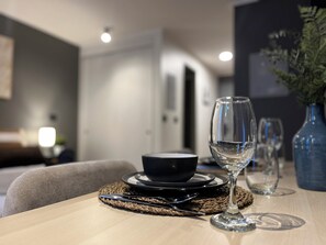 Cortinas blackout, tabla de planchar con plancha y wifi gratis 