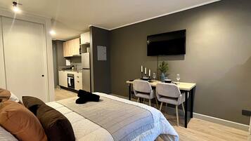 Verdunkelungsvorhänge, Bügeleisen/Bügelbrett, kostenloses WLAN