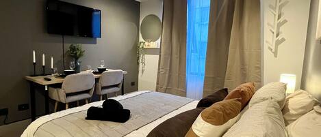 遮光窗簾/窗簾、熨斗/熨衫板、免費 Wi-Fi