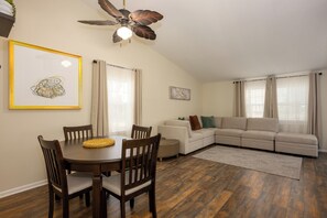 Living area - Beautifully furnished house located in sought after Rosedale community. (Rosedale)