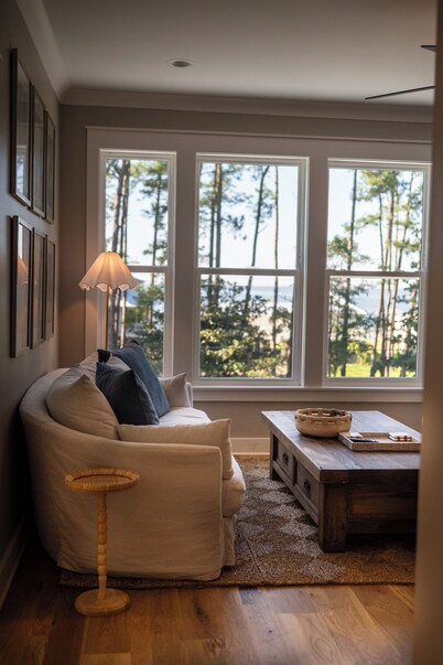 Luxury Getaway by the Bay