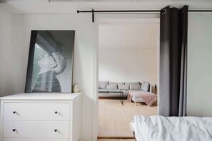 2 habitaciones, tabla de planchar con plancha, wifi y ropa de cama 